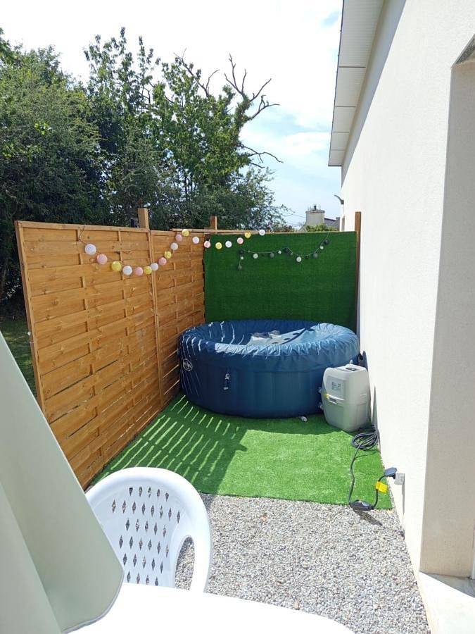 Maison d’hôte pour 3 personnes, avec Terrasse et Jacuzzi ainsi que Jardin et Vue