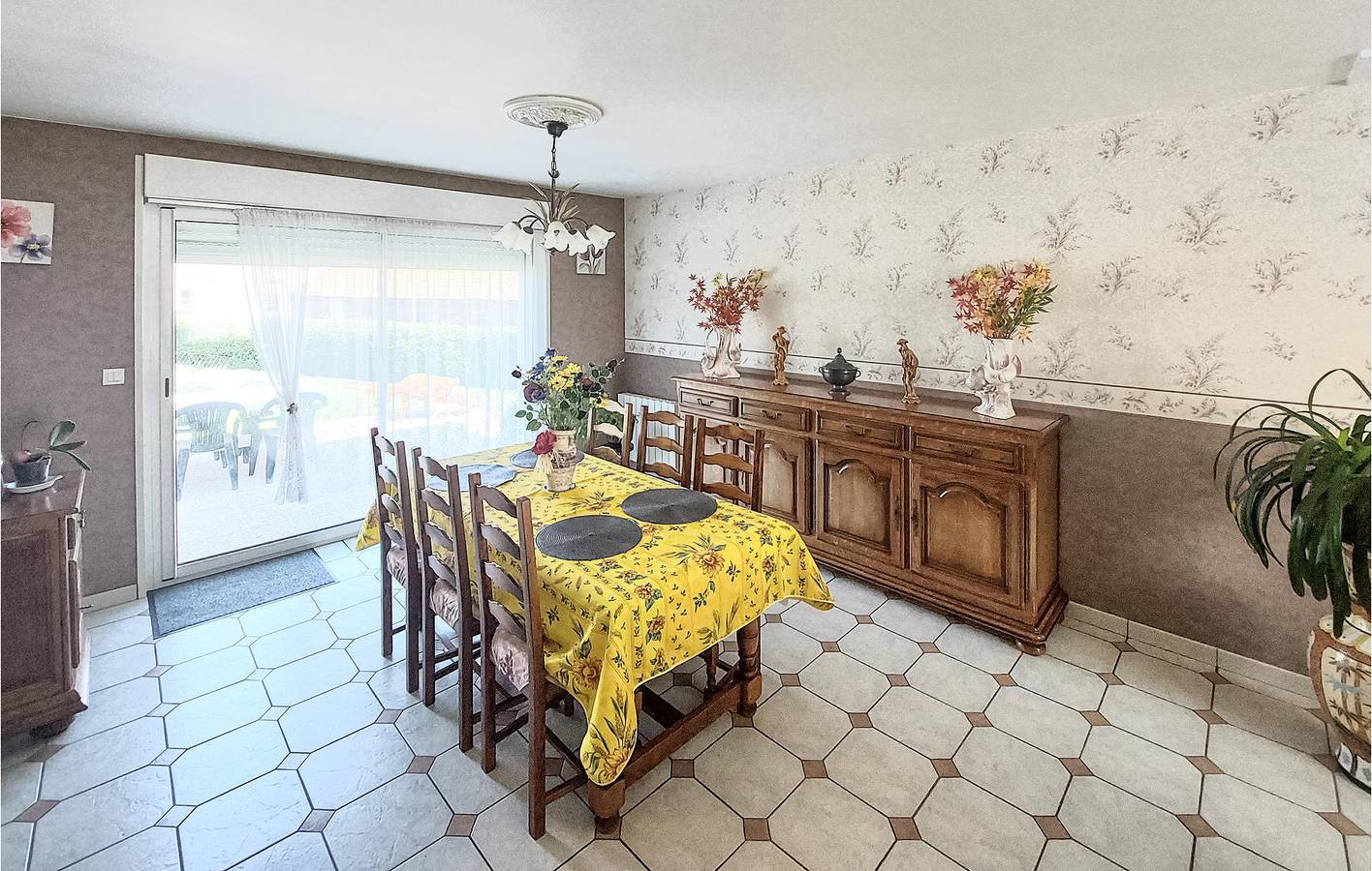 Cozy Garden Apartment 300m from Quœux-Haut-Maînil Center in Quœux-Haut-Maînil, Arras region