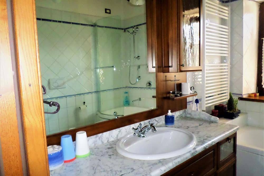 A Bed and Breakfast, in the heart of the Marche region, immersed in the hills in Rosora, Provincia de Ancona