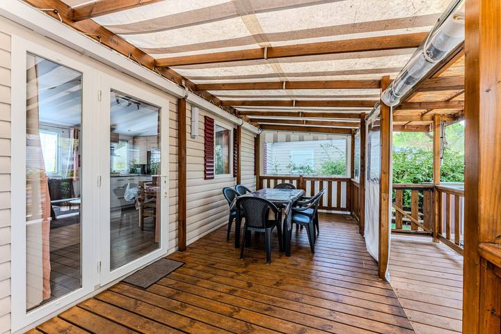 Mobilheim 'Au Bonheur Des Landes' mit Pool, privater Terrasse und Klimaanlage in Gastes, Côte d’Argent