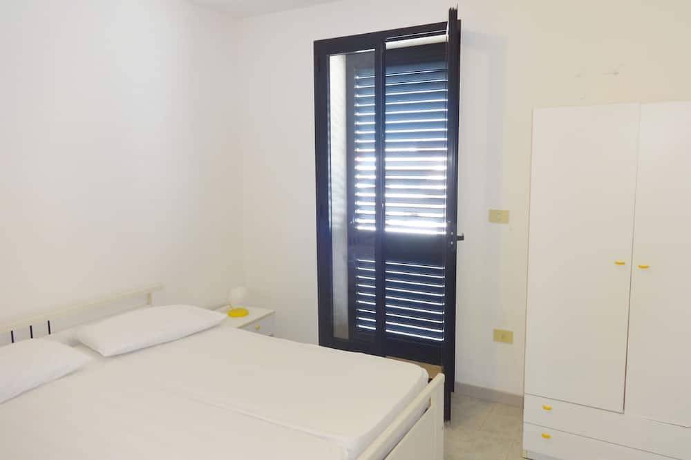 Entire apartment, Rudy apartment from 4 to 5 seats 70 meters sand in Lido Marini, Gulf of Taranto