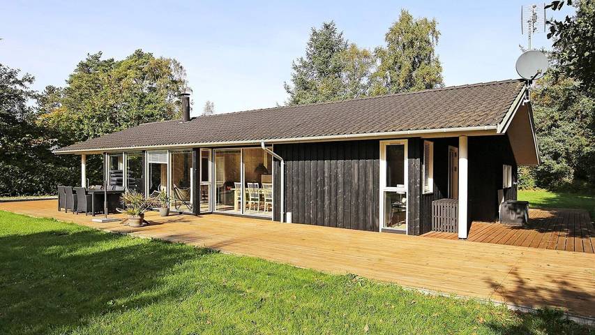 Ferieudlejning for 6 personer, med have og jacuzzi i Halsnæs