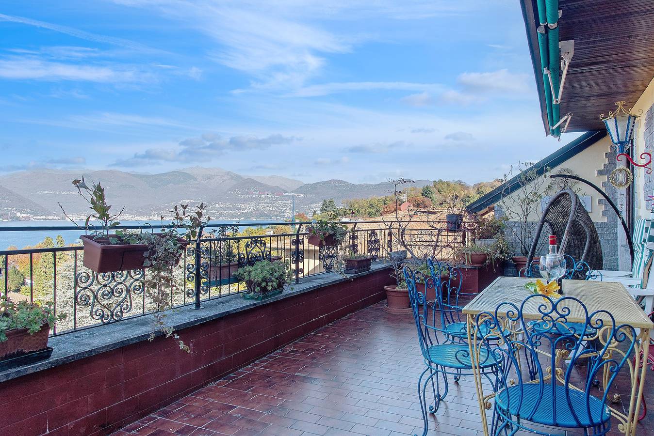 Ganze Wohnung, Apartment 'L'attico Con Terrazza Vista Lago' mit Seeblick, privater Terrasse und Wlan in Ceresolo, Laveno-Mombello