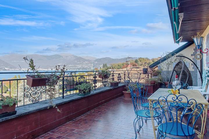 Gîte pour 6 personnes, avec jardin et vue sur le lac à Laveno-Mombello