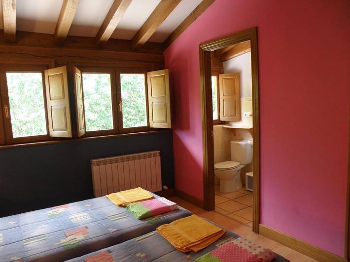 Casa rural para 30 personas, con Terraza y Jardín además de Piscina para niños y Piscina en Navarra - 4