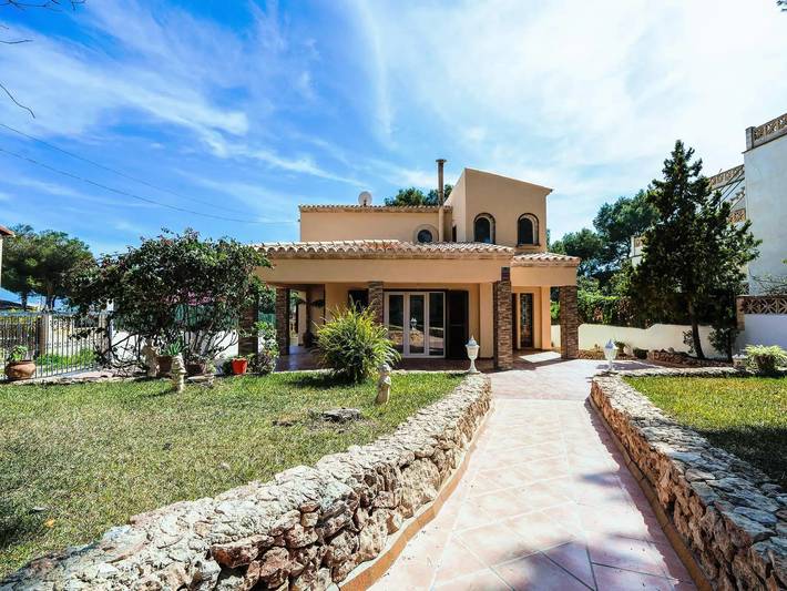 Villa für 6 Personen, mit Pool und Garten in Cala Pi