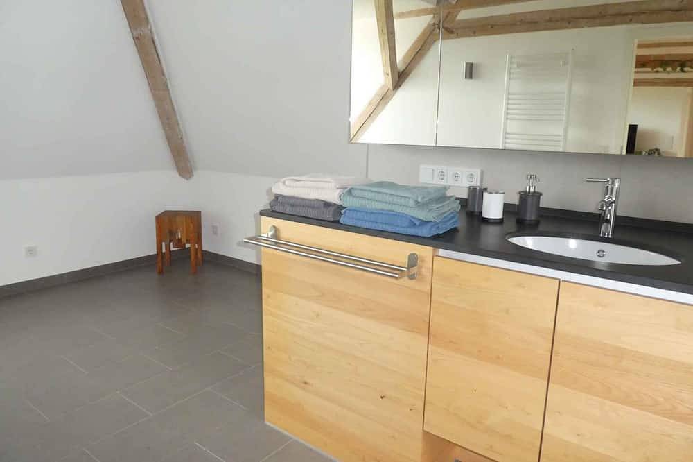 Ganze Wohnung, Ferienwohnung Vier Sterne mitten im Biosphärenreservat Pfälzerwald/Nordvogesen in Fischbach bei Dahn, Landkreis Südwestpfalz