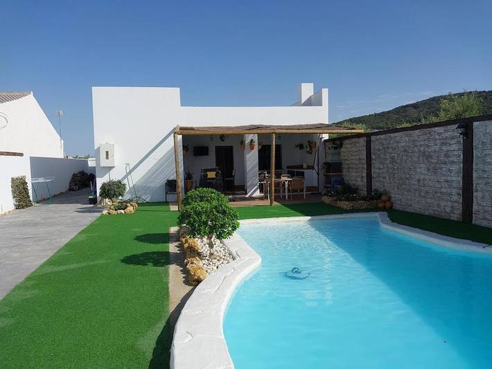 Casa rural para 7 personas, con vistas y terraza además de piscina y jardín, Se admiten mascotas en Campiña de Morón y Marchena - 4
