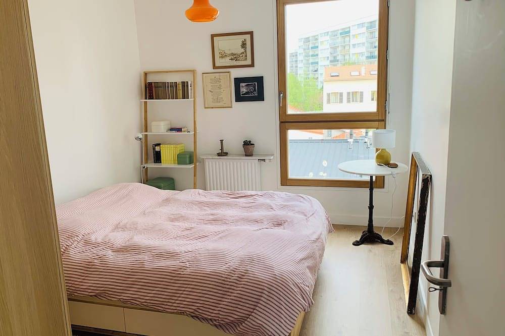 Bed and breakfast  in Montreuil, Senna-Saint-Denis