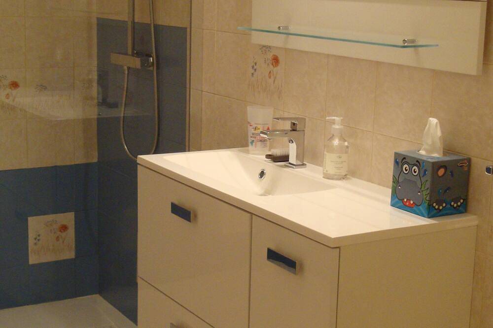 Huis 75m2 + grote garage, voorzien van airconditioning, comfortabel, gelegen in het centrum van Cahors. in Cahors, Lot