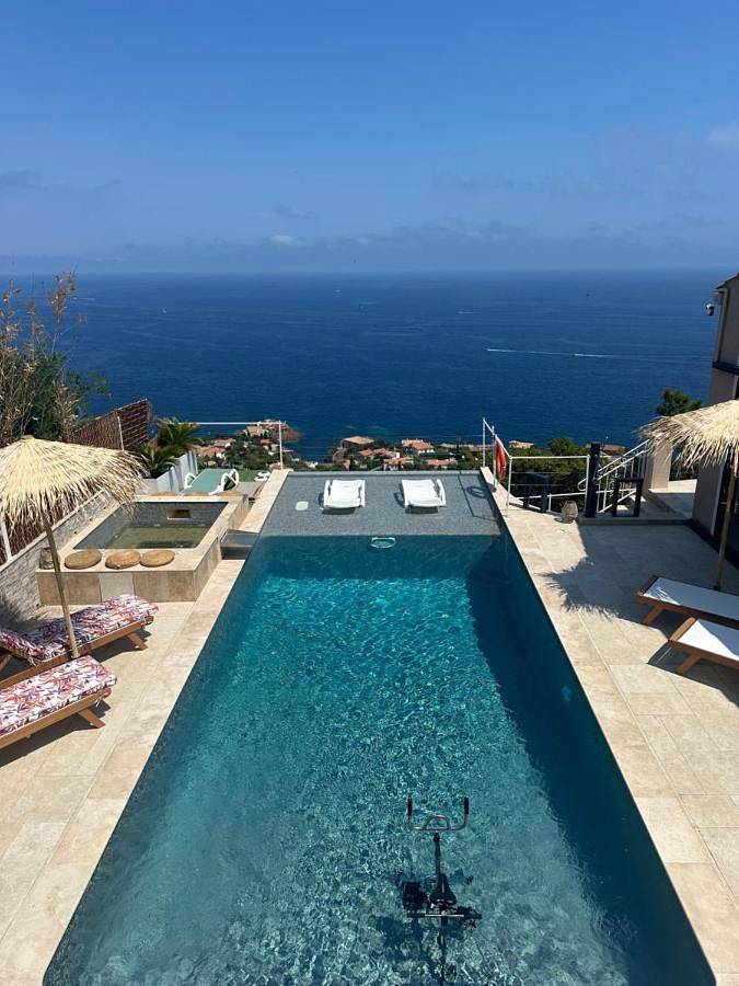 Villa pour 12 personnes, avec vue ainsi que piscine et jardin, animaux acceptés dans Anthéor - 3