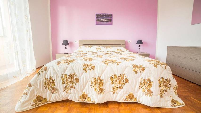 Gîte pour 4 personnes, avec balcon dans Pettenasco