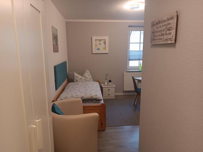 Ganze Ferienwohnung, Apartment "Kleine Bleibe" - Apartment "Kleine Bleibe", Wohn-/Schlafraum in Pirna, Elbsandsteingebirge