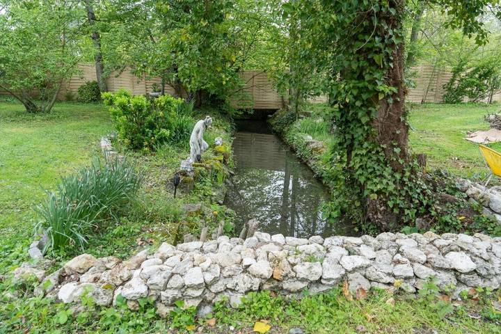 Location de vacances pour 15 personnes, avec terrasse ainsi que jardin et jacuzzi à Beaune-la-Rolande - 2