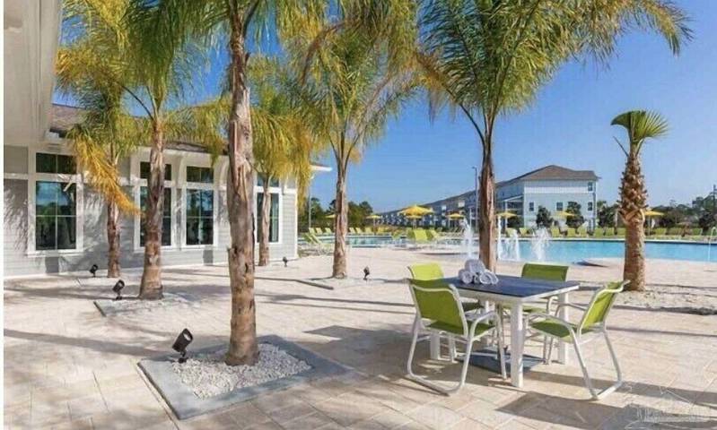 Vacation rental for 10 people, with yard and pool as well as hot tub in Perdido Key