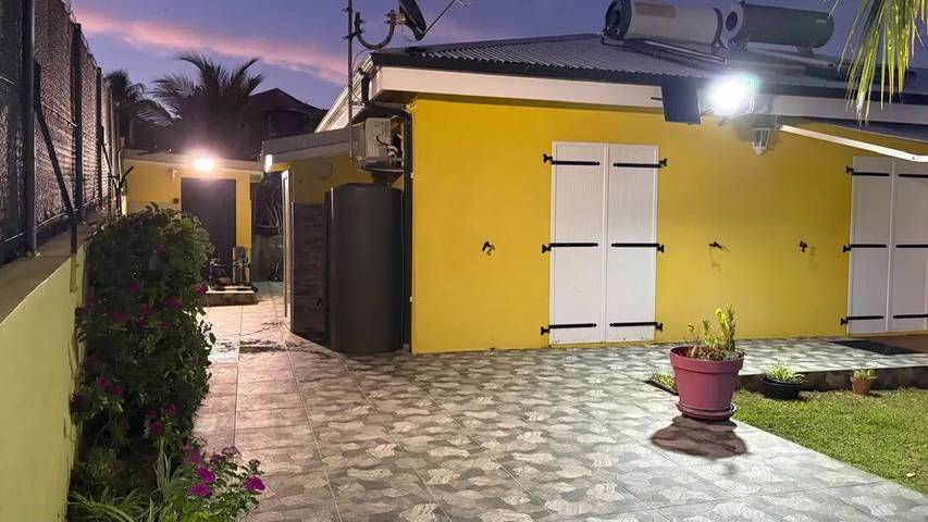 Casa en Baie-Mahault con jardín y terraza in Baie-Mahault, Guadalupe