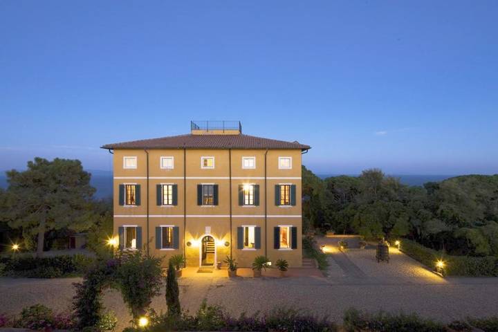 Hotel für 4 Personen, mit Balkon und Whirlpool sowie Terrasse und Garten auf Elba