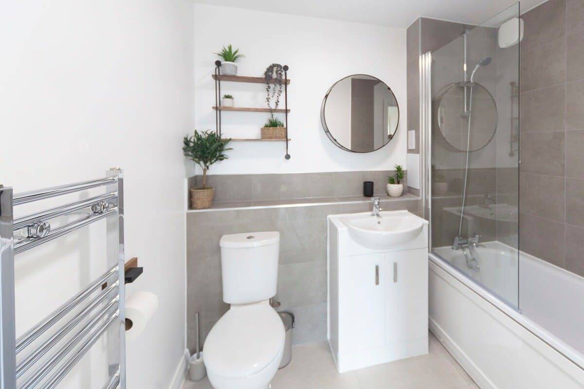 Ganze Wohnung, 1Br Apartment w Balcony | near Ashford Town Center in Ashford, Ashford und Umgebung