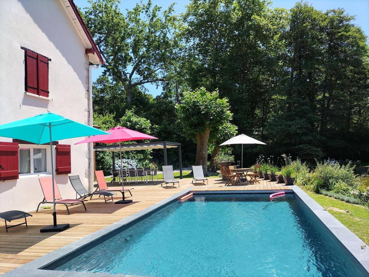 Double Room with Private Bathroom in Saubrigues, Région de Dax