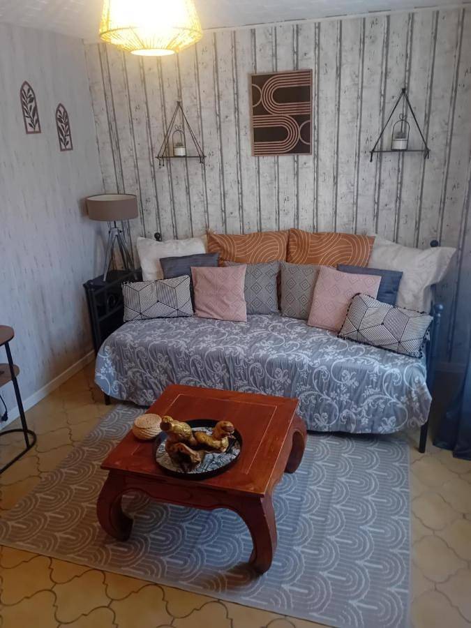 Location de vacances pour 3 personnes, avec piscine et balcon ainsi que vue et jardin à Saint-Amans-Soult - 4