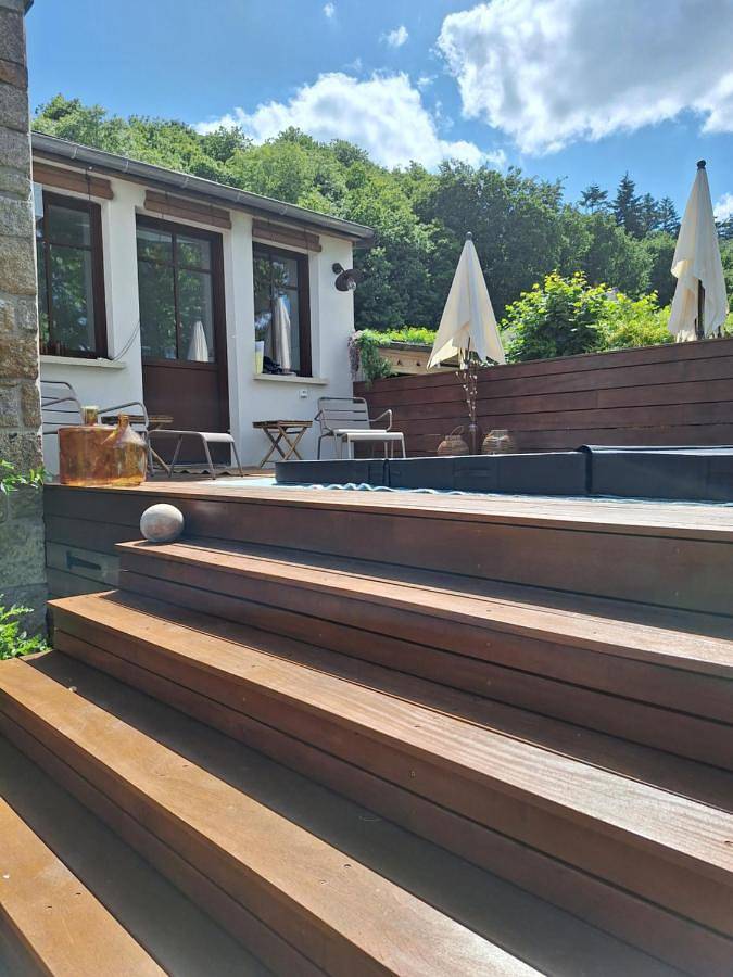 Gîte pour 2 personnes, avec terrasse ainsi que vue et piscine à La Celle-sous-Gouzon - 2