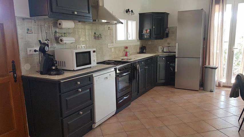 Location de vacances pour 7 personnes, avec vue et piscine ainsi que jardin et terrasse, animaux acceptés à Alignan-du-Vent - 4