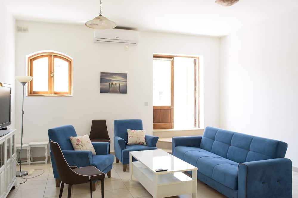 Apartment for 8 People in San Giljan, Malta Island