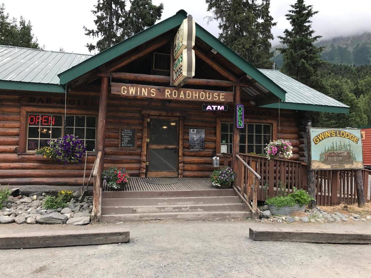 Gwin's Lodge & Roadhouse in Cooper Landing, Kenai Fjords National Park