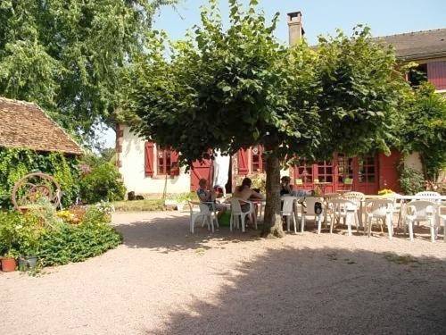 Chambre d’hôte pour 6 personnes, avec vue et jardin dans Allier - 3