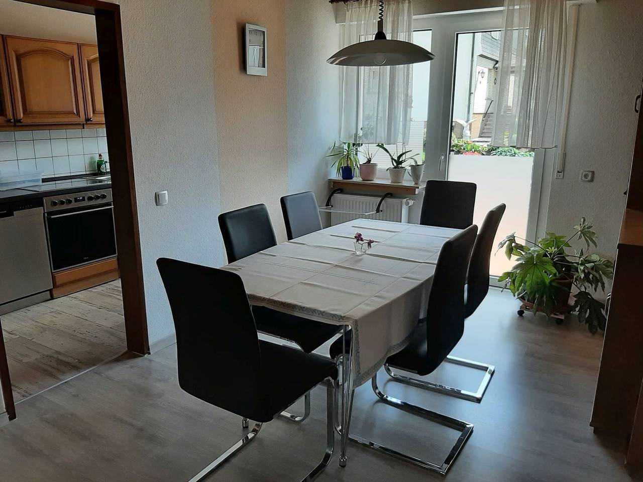 Ganze Wohnung, Gierske Ferienwohnung mit Bergblick und Gemeinschaftsgarten in Olsberg, Hochsauerlandkreis