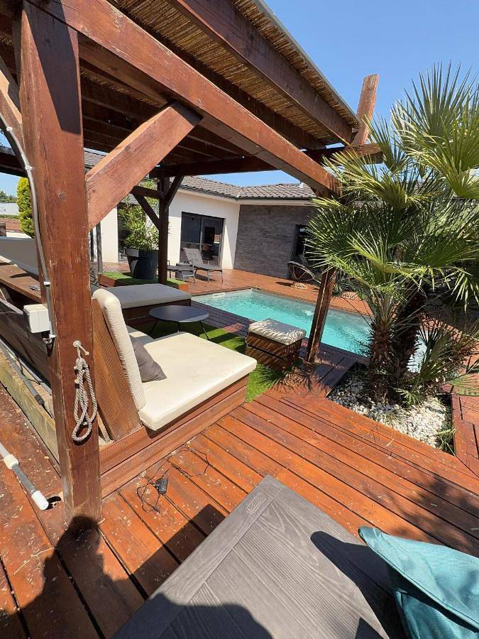 Location de vacances pour 6 personnes, avec vue ainsi que piscine et terrasse à Artigues-près-Bordeaux - 4
