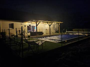 Maison de campagne pour 6 personnes, avec vue ainsi que piscine et jardin à Troche