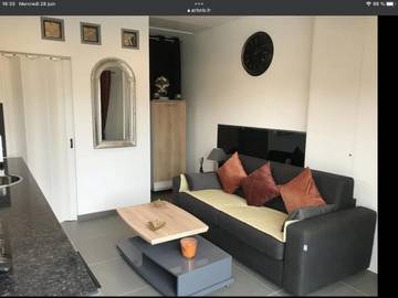 Gîte pour 2 personnes, avec vue et jardin dans Aéroport Lyon Saint-Exupéry