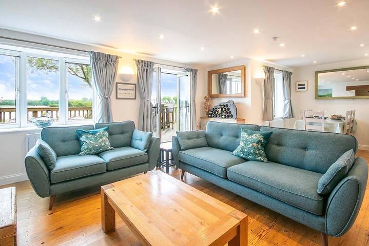 Ferienhaus für 4 Personen, mit Seeblick und Terrasse sowie Pool und Ausblick, mit Haustier in The Cotswolds - 3