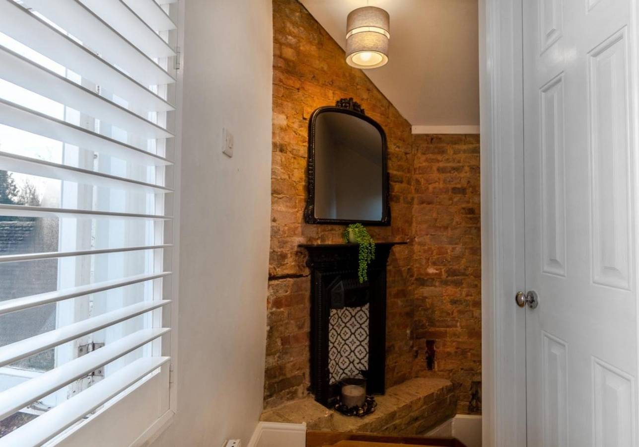 Talbot Lane Cottage Horsham | By My Getaways in Horsham, West Sussex