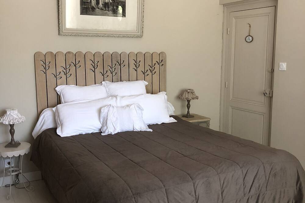 A charming stone house with unique views of the Dordogne River in Bergerac, Périgord Pourpre