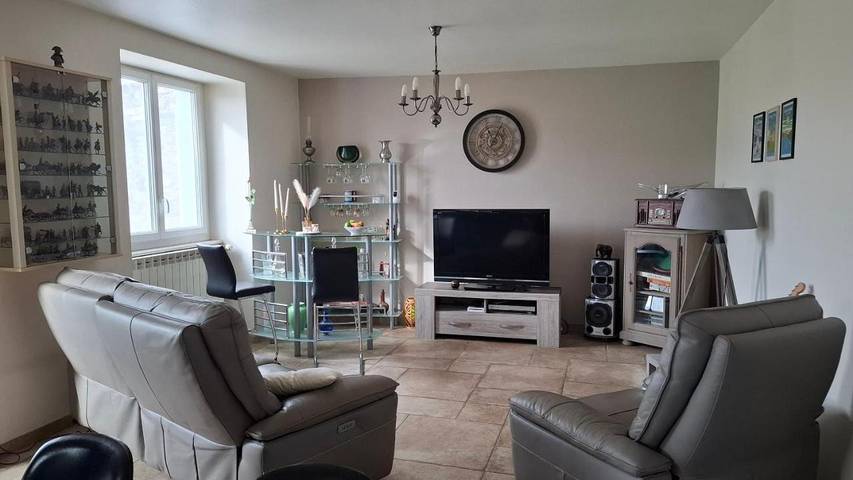 Location de vacances pour 7 personnes, avec vue et jardin dans Neuvéglise-sur-Truyère - 4