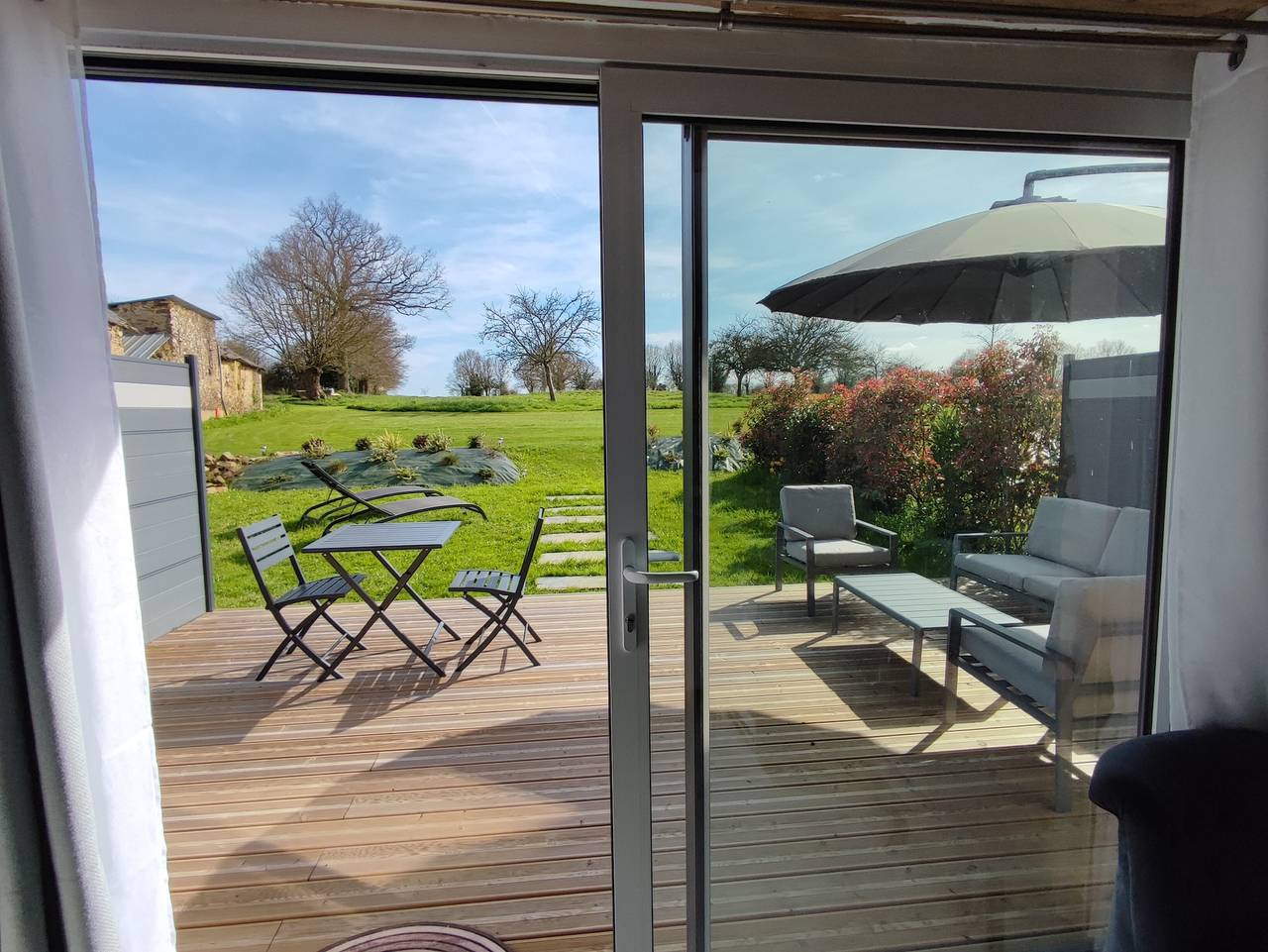 Studio „Gîte A du Domaine de l'Epinay“ mit privater Terrasse, Garten und Wlan in Château-Gontier-sur-Mayenne, Mayenne
