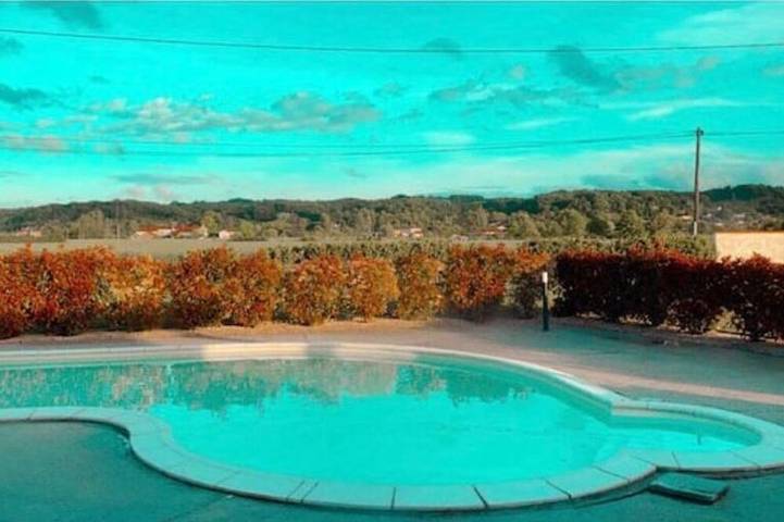 Location de vacances pour 6 personnes, avec Terrasse et Jardin à Briatexte
