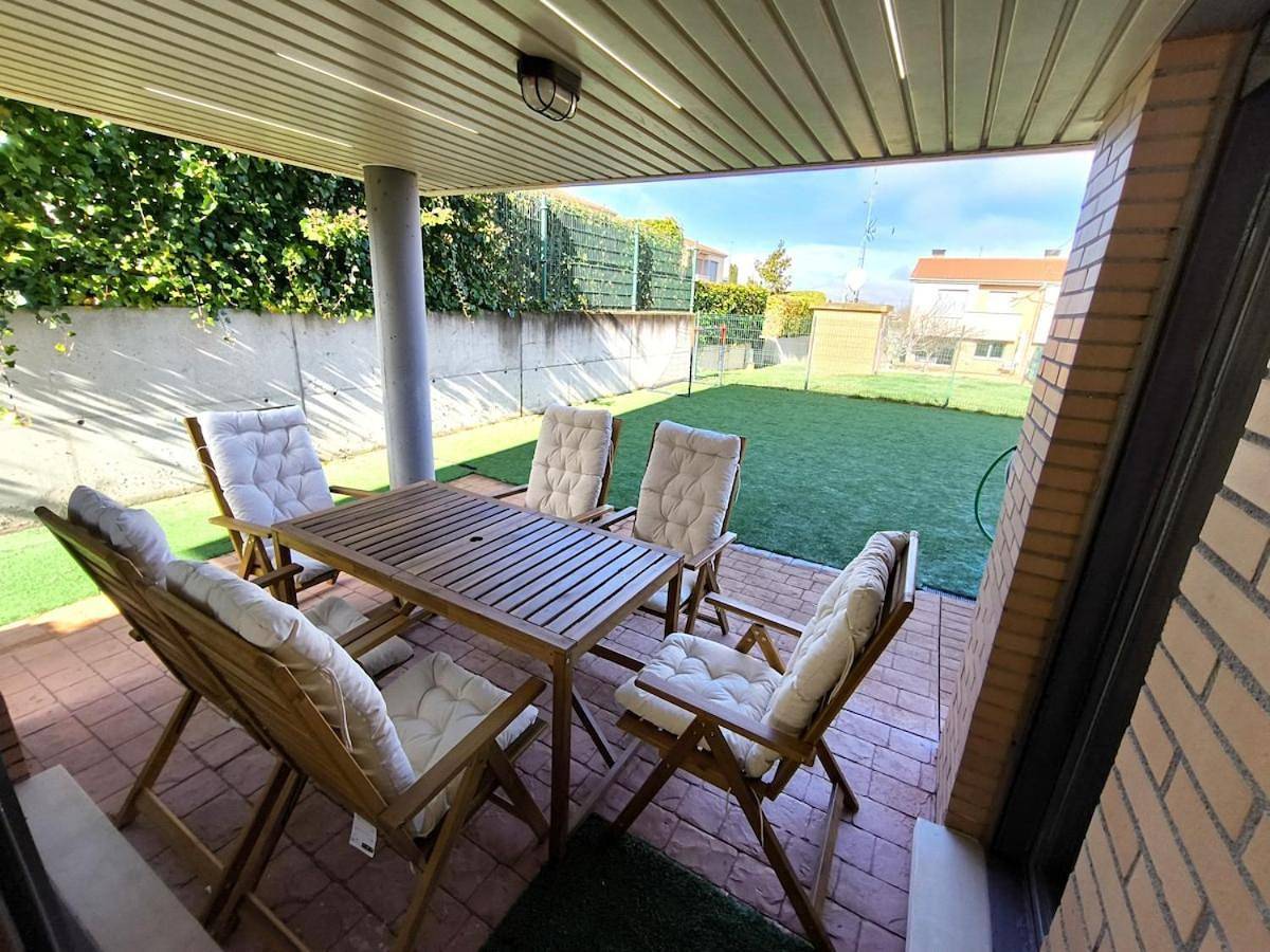 Unifamiliar con jardín, piscina, tenis y pádel in Cirueña, Provincia de La Rioja