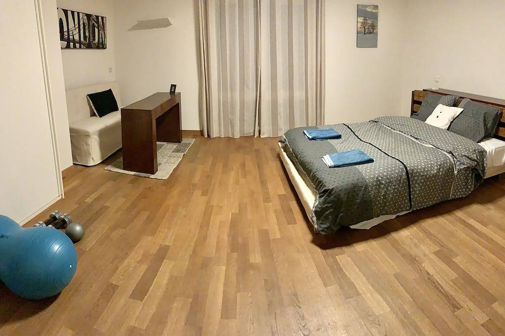 5 Bed Villa + Studio w/ View, and Beautiful Pool! in Divonne-les-Bains, Gex