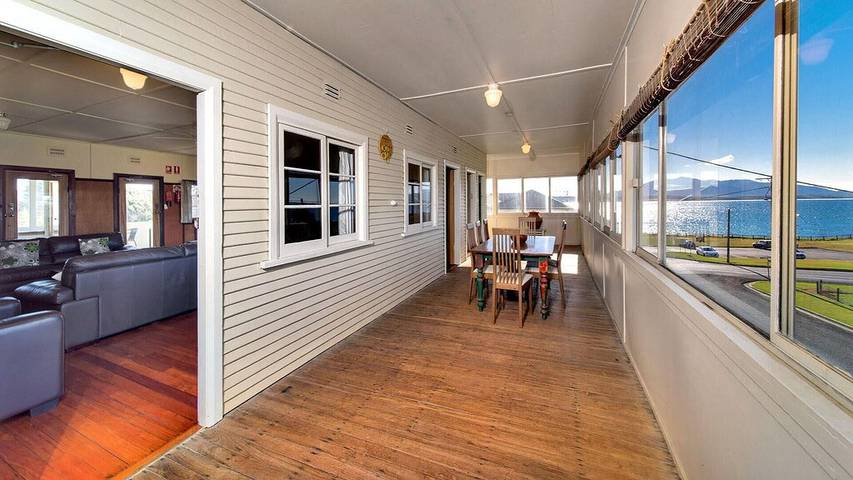 Holiday rental for 12 people, with garden and balcony in Australia