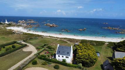 Location de vacances pour 8 personnes, avec jacuzzi et jardin à Brignogan-Plages