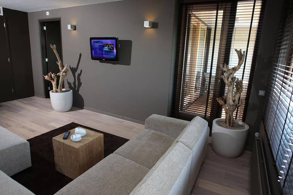 Comfortable Stay with Indoor Pool Use and Free Private Parking in Bergen op Zoom, Nordbrabant