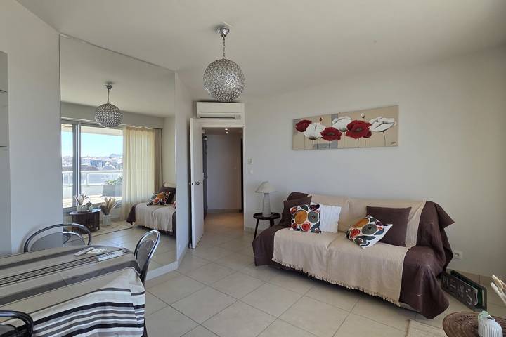 Gîte pour 4 personnes, avec terrasse, adapté aux familles dans Plage du Miramar - 4