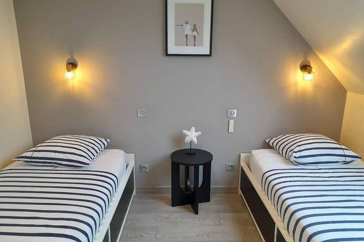 Villa 4*piscine intérieure privée 29°/Trampoline/Kayaks/Vélos/100m plage et in Plouescat, Côte des Légendes
