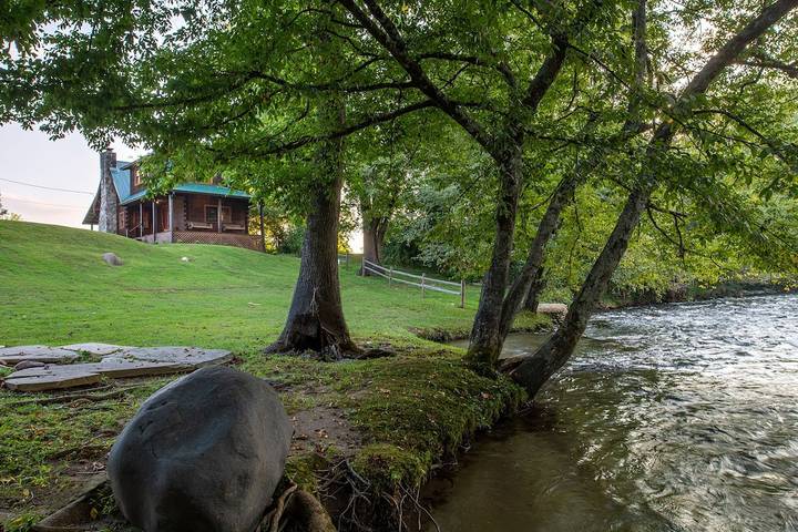 Log cabin for 12 people in Townsend