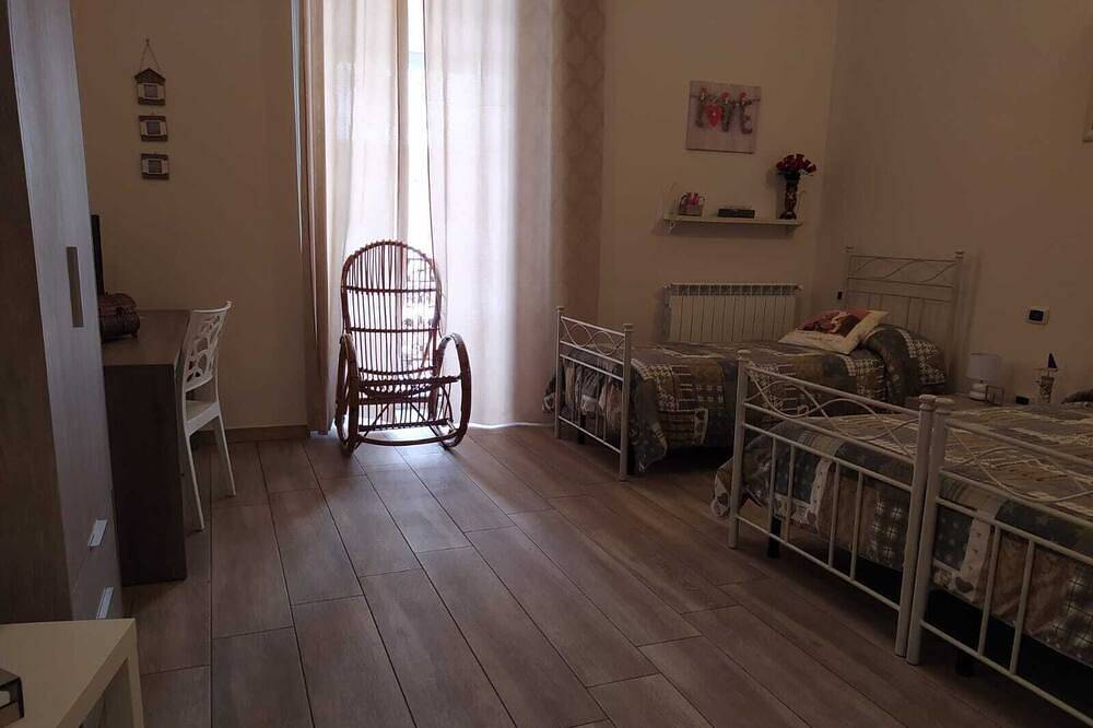 Apartment in the center of Taranto 20 meters from the pedonale.No Ztl zone. in Taranto, Golf von Tarent
