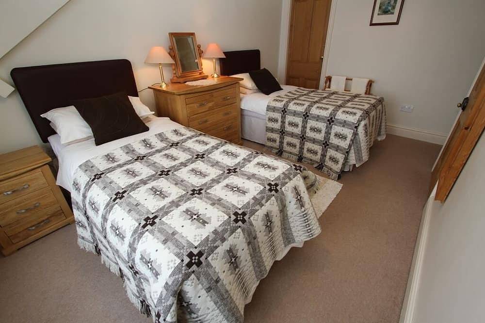 5*property At Harlech Is Situated At The Foot Of The Castle Sleeps 12 in Harlech, Snowdonia