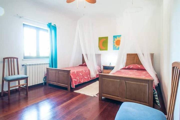 Villa très calme, vue imprenable, idéal pour les familles, de plaisir et de détente. in São João da Ribeira e Ribeira de São João, District de Santarém